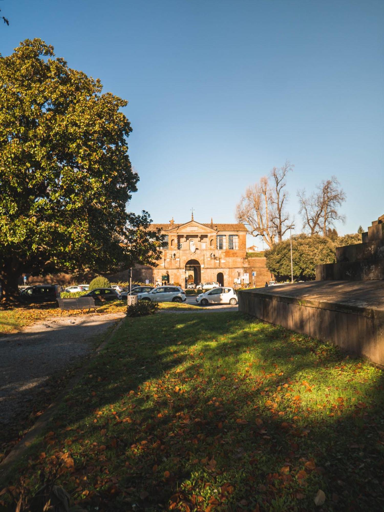 Belvedere Luxury Apartment, View On The Lucca Walls 外观 照片
