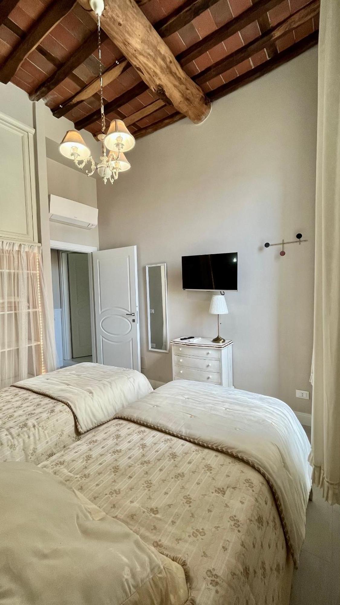 Belvedere Luxury Apartment, View On The Lucca Walls 外观 照片